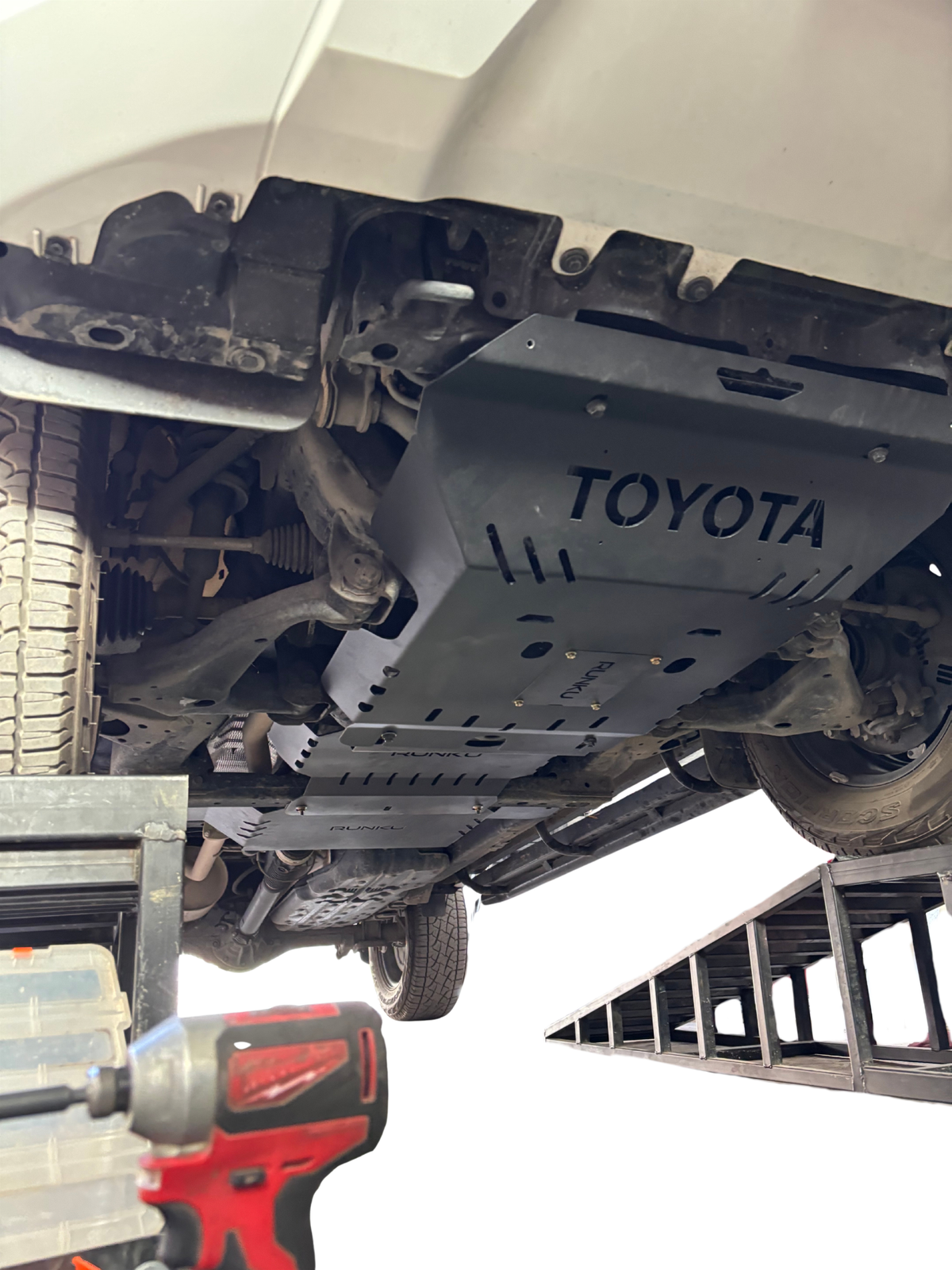 TOYOTA HILUX 2005 - 2027